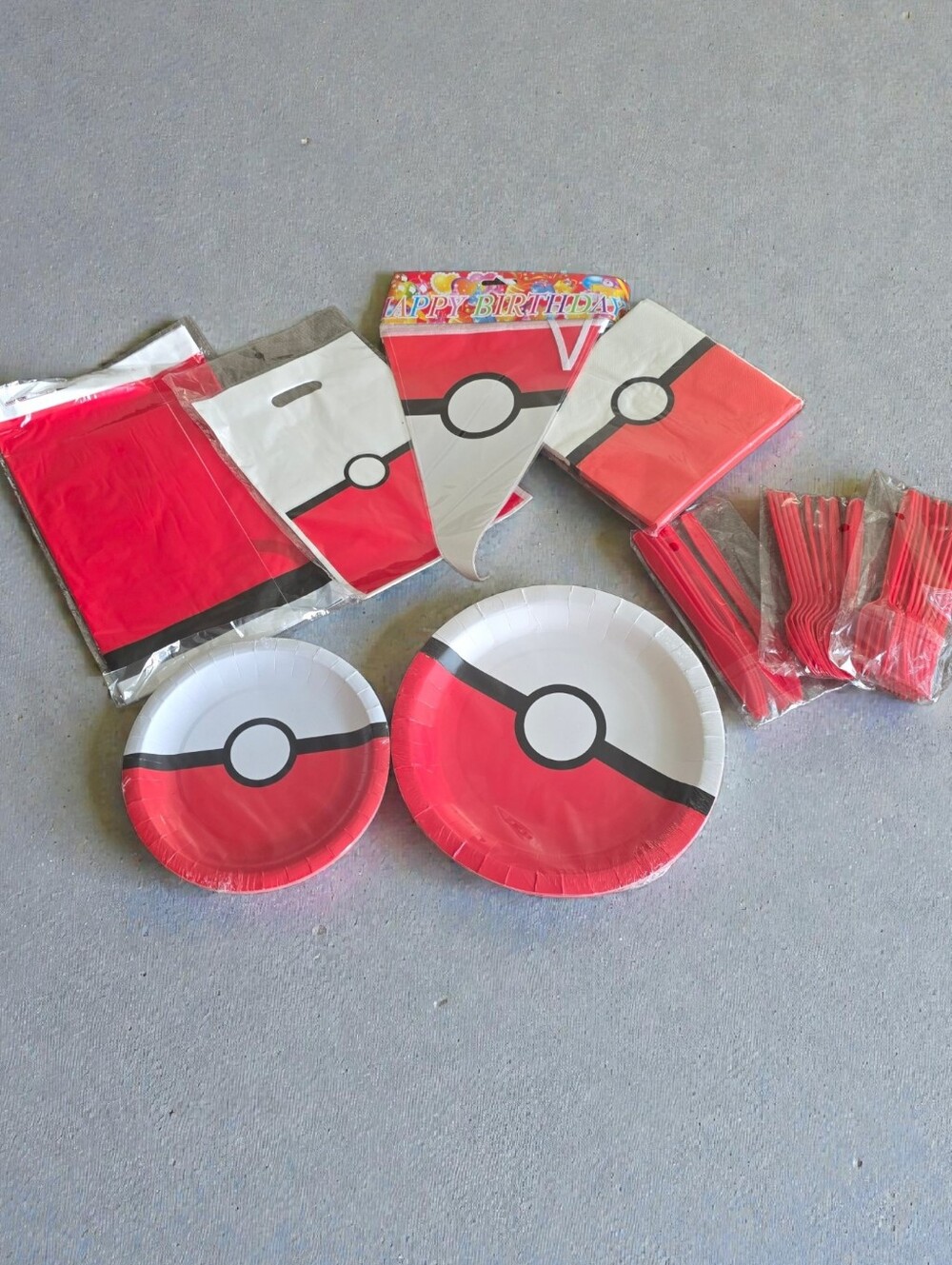 Pokemon Pokeball Themed Disposable Party Tableware Set